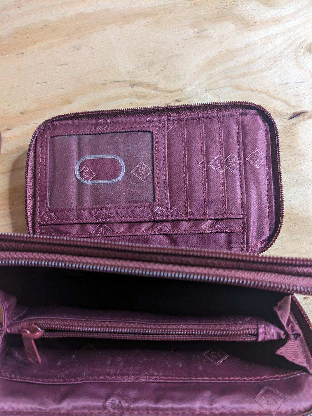 Vera Bradley Resort Medallion Wallet Wristlet Small Purse Smartphone ID Holder